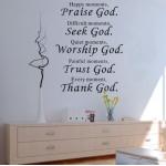Dekoratívna nálepka na stenu Praise God - čierna
