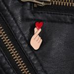 Odznak (pins) Give Heart 2,5 x 1 cm - barevný