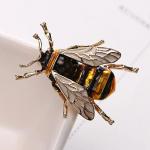 Brošňa (odznak) Farebná včela 3,5 x 2,6 cm - žltá