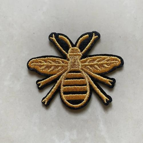 Nášivka nažehľovacia Zlatá včielka 6,5 x 5,5 cm - zlatá-čierna