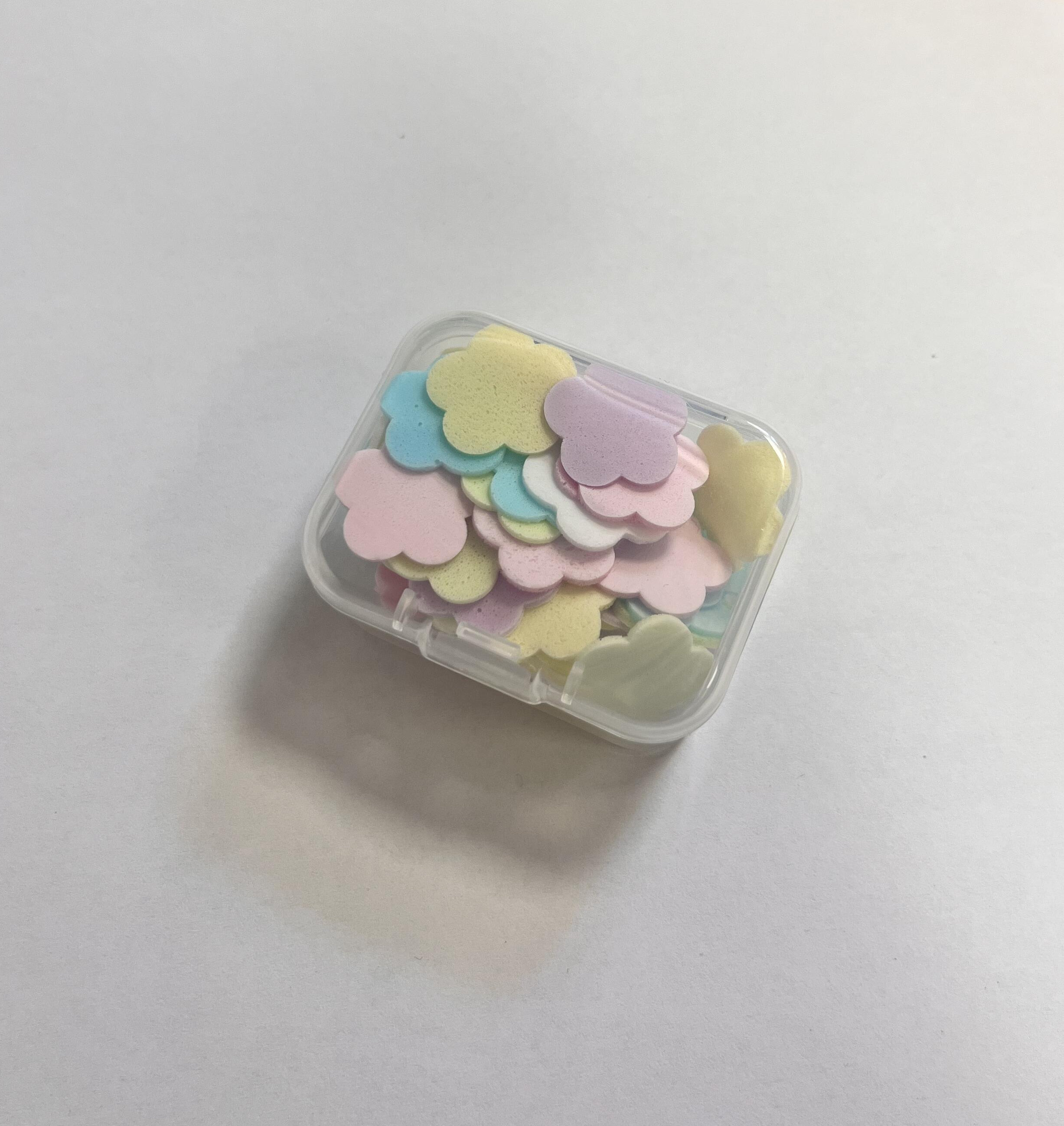 Balenie 45 ks mini mydiel - různé barvy
