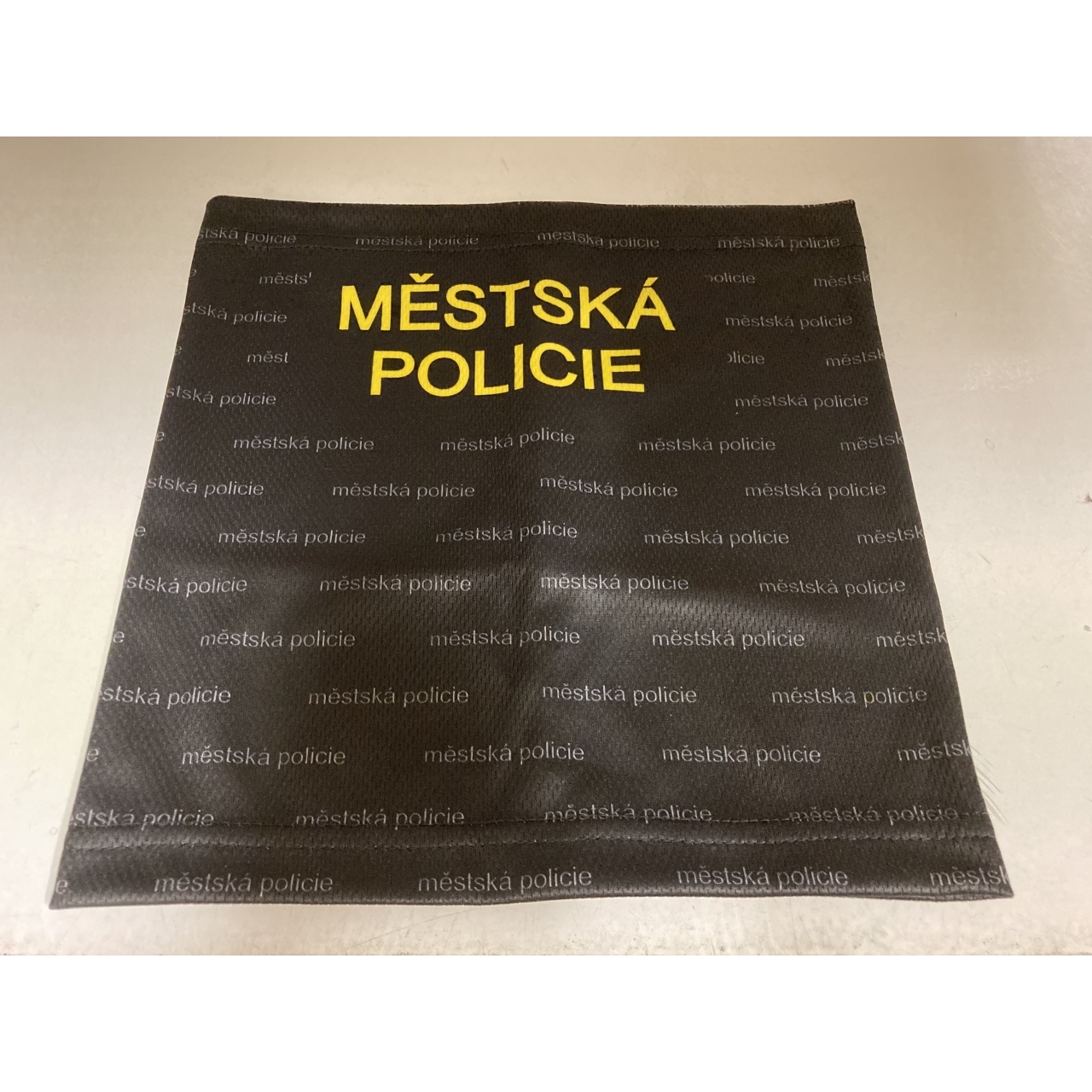 Nákrčník s nápisem Městská policie - černý-žlutý