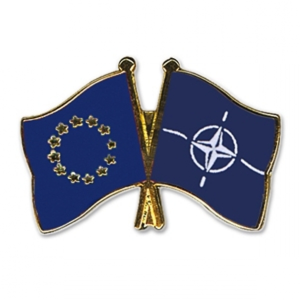 Odznak (pins) vlajka Evropská unie (EU) + NATO - barevný