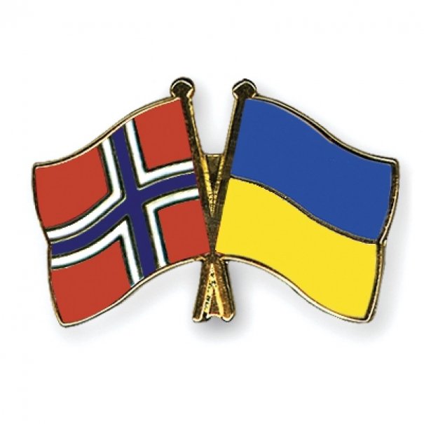 Odznak (pins) 22mm vlajka Norsko + Ukrajina - barevný