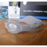 Balančný náramok s hologramom Power Balance - šedý
