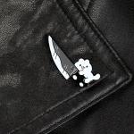 Odznak (pins) Mačka s nožom 3 x 1,2 cm - biely