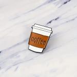 Odznak (pins) Téglik s kávou 3 x 2,3 cm - biely-hnedý