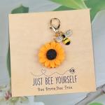 Kľúčenka so včielkou a veľkým kvetom 5 x 2,5 cm - farebná