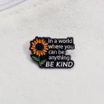 Odznak (pins) nápis In a world where you can be anything be kind 2 x 2,8 - farebný