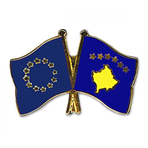 Odznak (pins) 22mm vlajka EÚ + Kosovo - farebný