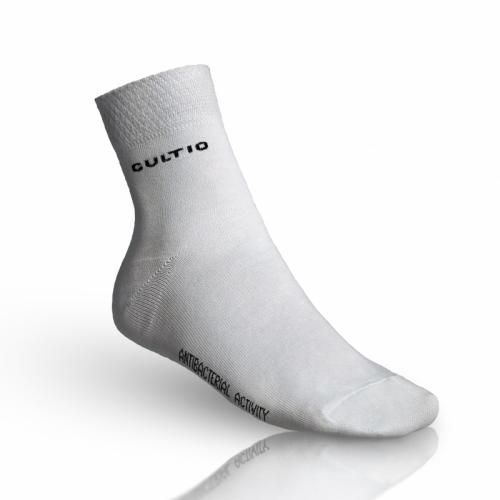 Středně snížené ponožky se stříbrem Gultio - bílé